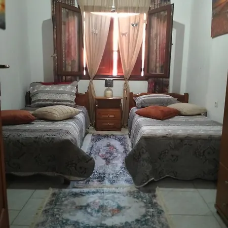 Old House Apartamento Paradeísion